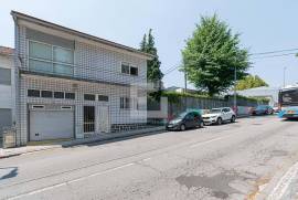 4 Bedroom House with Garage and Outdoor Space – Braga