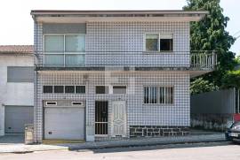 4 Bedroom House with Garage and Outdoor Space – Braga