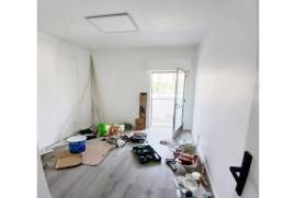 Apartamento T1 em Oeiras com Marquise e Vista Desafogada