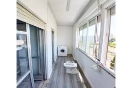 Apartamento T1 em Oeiras com Marquise e Vista Desafogada