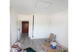 Apartamento T1 em Oeiras com Marquise e Vista Desafogada