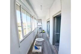 Apartamento T1 em Oeiras com Marquise e Vista Desafogada