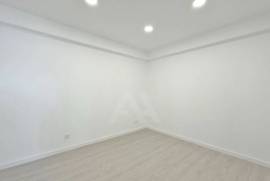 Apartamento T1 Remodelado na Abrunheira com Luz e Água Incluídas