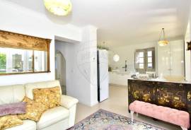 3-Bedroom Villa + 1-Bedroom Annex with Swimming Pool for Rent in Algueirão
Charming detached villa, fully furnished and equipped, ideal for those who value comfort, privacy, and a peaceful location