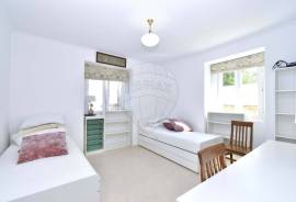 3-Bedroom Villa + 1-Bedroom Annex with Swimming Pool for Rent in Algueirão
Charming detached villa, fully furnished and equipped, ideal for those who value comfort, privacy, and a peaceful location