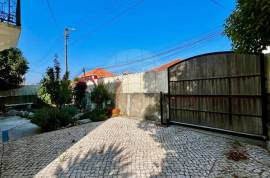 3-Bedroom Villa + 1-Bedroom Annex with Swimming Pool for Rent in Algueirão
Charming detached villa, fully furnished and equipped, ideal for those who value comfort, privacy, and a peaceful location
