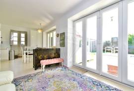 3-Bedroom Villa + 1-Bedroom Annex with Swimming Pool for Rent in Algueirão
Charming detached villa, fully furnished and equipped, ideal for those who value comfort, privacy, and a peaceful location