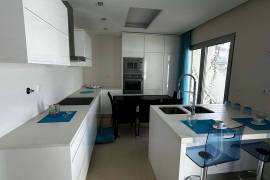 Elegant Sea View Villa with Pool in a Gated Community – Parede
