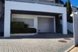Elegant Sea View Villa with Pool in a Gated Community – Parede