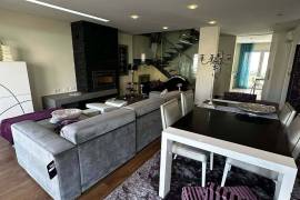 Elegant Sea View Villa with Pool in a Gated Community – Parede