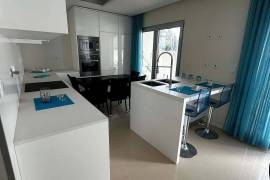 Elegant Sea View Villa with Pool in a Gated Community – Parede