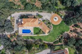 Elegant South-Facing 4-Bedroom Villa with Stunning Sea Views
