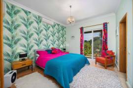 Elegant South-Facing 4-Bedroom Villa with Stunning Sea Views