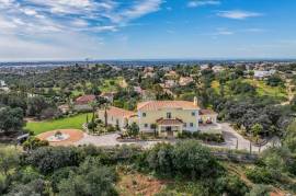Elegant South-Facing 4-Bedroom Villa with Stunning Sea Views