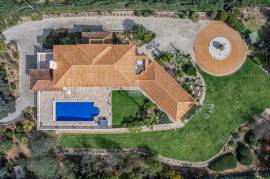 Elegant South-Facing 4-Bedroom Villa with Stunning Sea Views