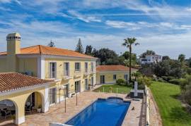 Elegant South-Facing 4-Bedroom Villa with Stunning Sea Views