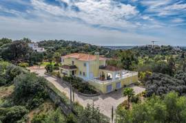 Elegant South-Facing 4-Bedroom Villa with Stunning Sea Views