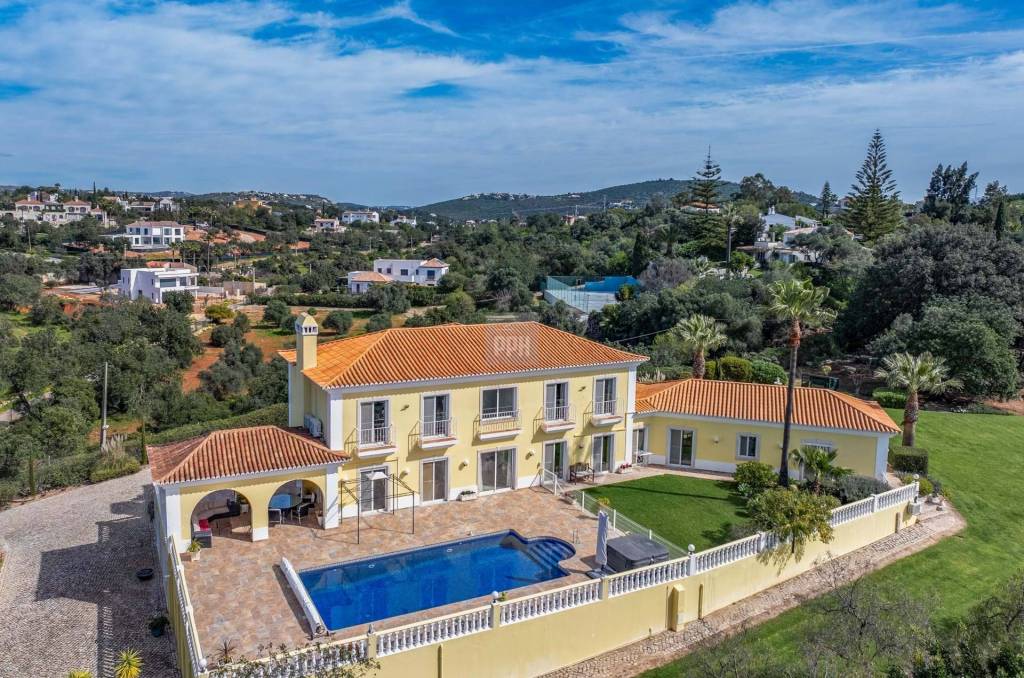 Elegant South-Facing 4-Bedroom Villa with Stunning Sea Views