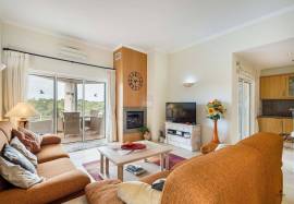 2-bed apartment overlooking the golf course of Vale da Pinta