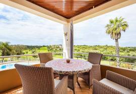 2-bed apartment overlooking the golf course of Vale da Pinta