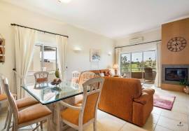 2-bed apartment overlooking the golf course of Vale da Pinta