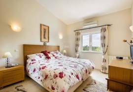 2-bed apartment overlooking the golf course of Vale da Pinta