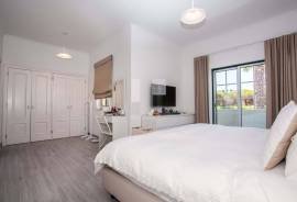 Elegant 2 + 1 bed townhouse