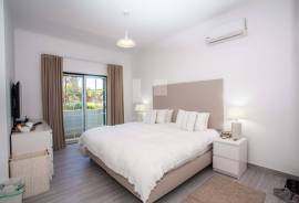 Elegant 2 + 1 bed townhouse
