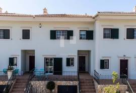 Elegant 2 + 1 bed townhouse