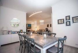 Elegant 2 + 1 bed townhouse