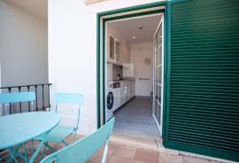 Elegant 2 + 1 bed townhouse