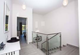 Elegant 2 + 1 bed townhouse