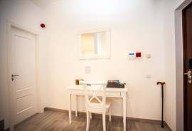 Elegant 2 + 1 bed townhouse