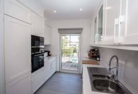 Elegant 2 + 1 bed townhouse