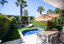 Elegant 2 + 1 bed townhouse
