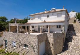 5 bedroom villa with sea view on a plot of 2290 m2 located in Malhão in São Brás de Alportel