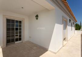 5 bedroom villa with sea view on a plot of 2290 m2 located in Malhão in São Brás de Alportel