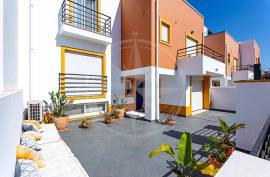 Exceptional 4 bed Villa with Private Pool & Sea-View Terrace in Tavira’s Miramar