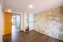 Building with 3 Bedroom Duplex Apartment + 1 Bedroom + Shop in Monchique