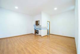 Building with 3 Bedroom Duplex Apartment + 1 Bedroom + Shop in Monchique