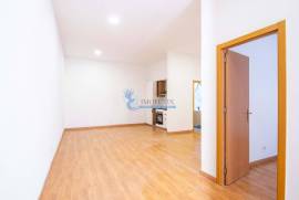 Building with 3 Bedroom Duplex Apartment + 1 Bedroom + Shop in Monchique