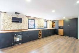 Building with 3 Bedroom Duplex Apartment + 1 Bedroom + Shop in Monchique