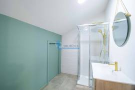 Building with 3 Bedroom Duplex Apartment + 1 Bedroom + Shop in Monchique