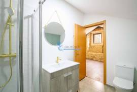 Building with 3 Bedroom Duplex Apartment + 1 Bedroom + Shop in Monchique