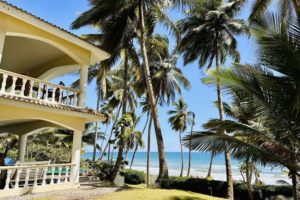 Spectacular 5-Bedroom Beachfront Villa