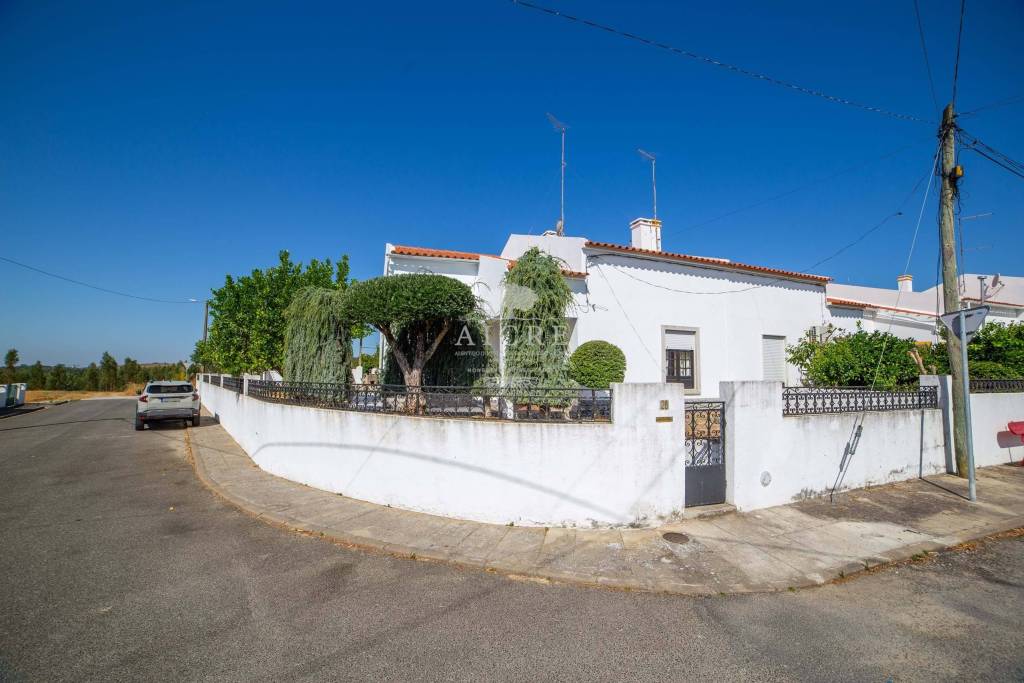 House 4 Bedrooms Nossa Senhora da Tourega