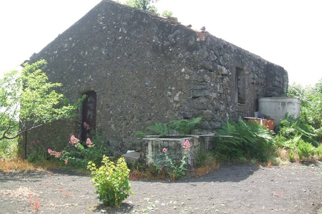 Vineyard With Villa Plans for Sale In Trecastagni Sicily