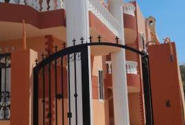 Luxury 10 Bed Villa for Sale In New Cairo