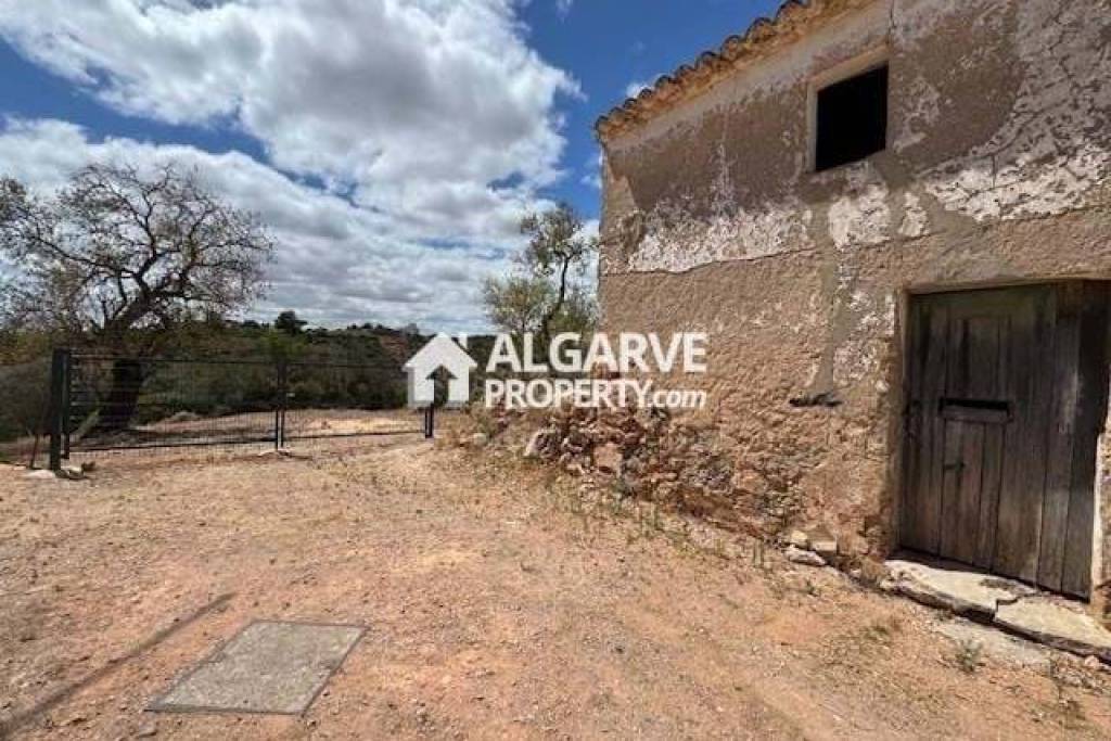 Building plot w/ project approved near Vilamoura, Algarve