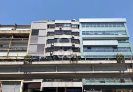 Office next to Trindade Station, with potential for conversion into housing.
